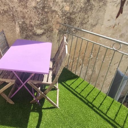 T3 Avec Sa Terrasse Au Coeur Du Village Medieval Sauzet  Exterior photo